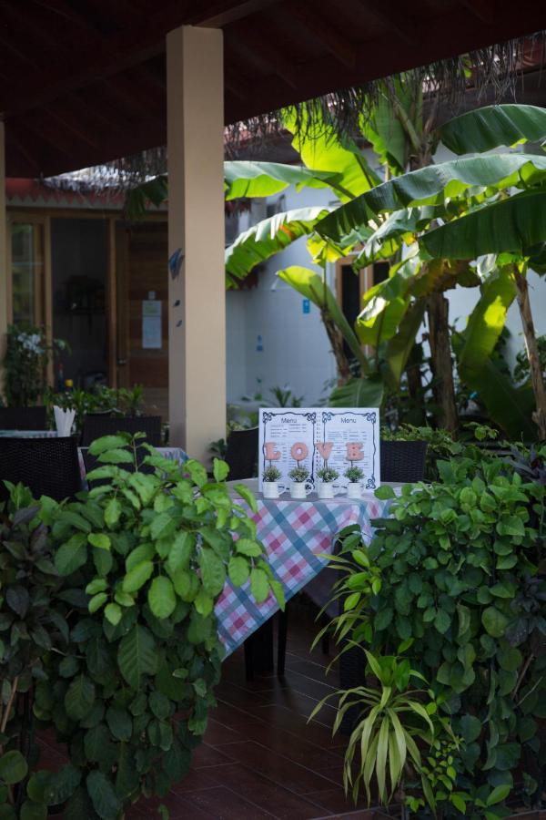 Silk Retreats Thulusdhoo Guest House Exteriör bild